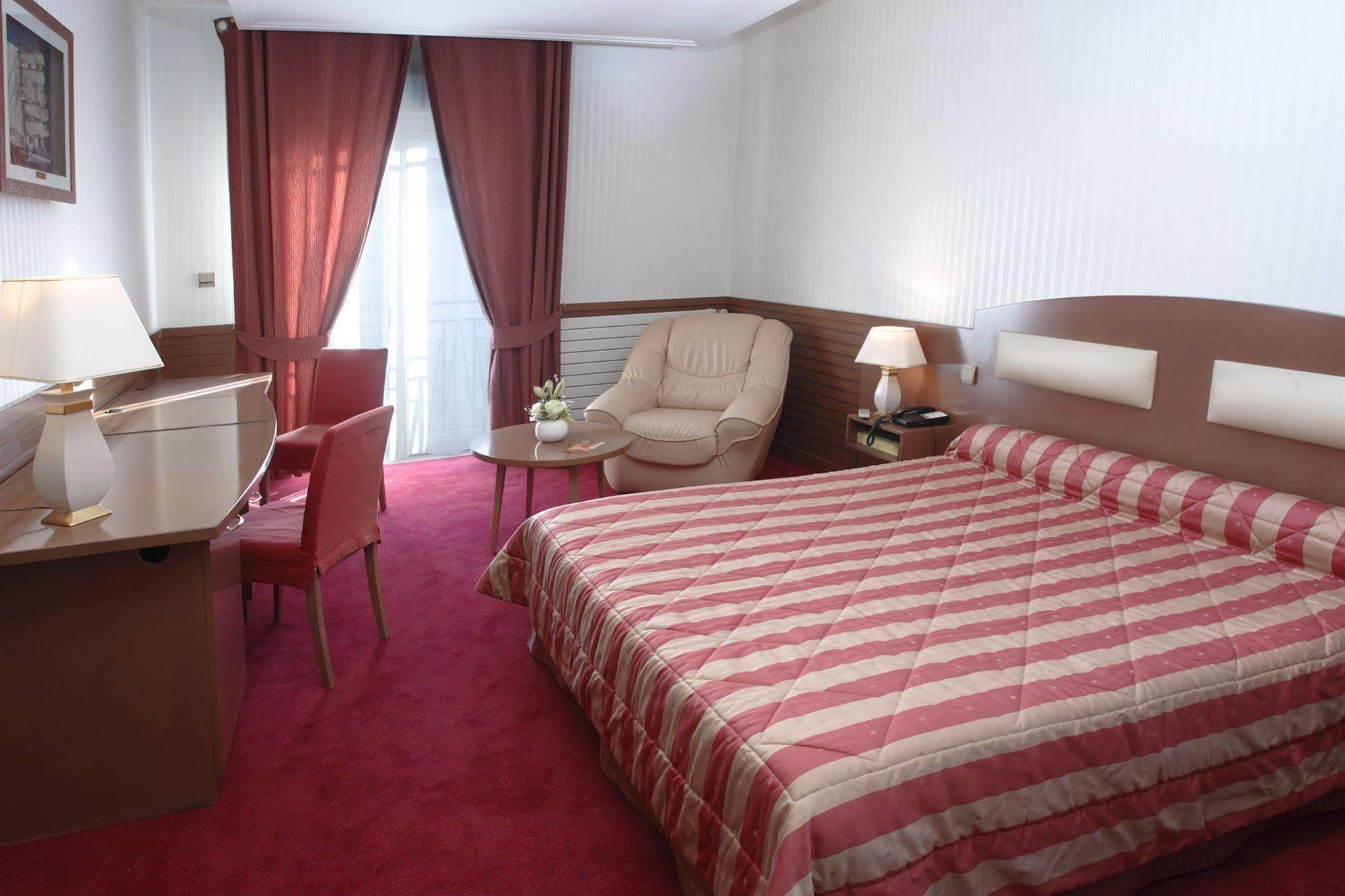 Hotel Le Berry Saint-Nazaire Exteriér fotografie